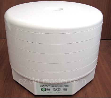 Сушилка Ezidri Snackmaker FD500 в базовой комплектации: собранная башня из пяти лотков под крышкой