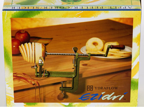Коробка яблокорезки Ezidri Apple-Peeler Corer Slicer с изображением крепления на струбцине