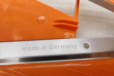 Гравіювання made in Germany на лезі овочерізки Borner V3 Trend