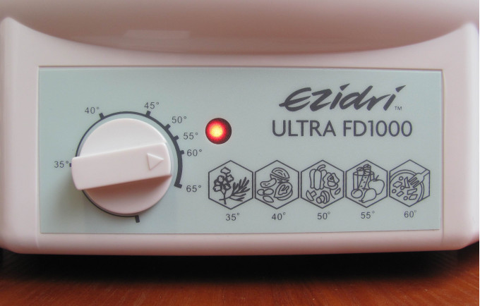 Електросушарка Ezidri Ultra FD1000 із завантаженими лотками в роботі