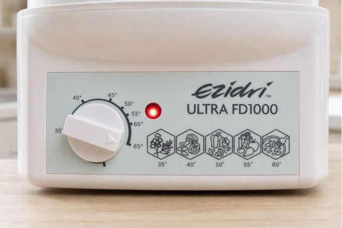 Панель управления сушилки Ezidri Ultra FD1000 со шкалой температуры от 35 до 65 градусов — стабильный тёплый режим на всех лотках